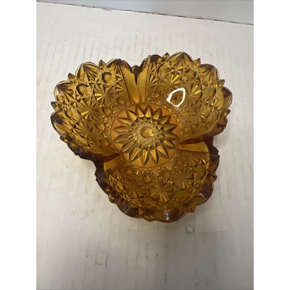 Vintage Richards & Hartley Daisy Buttons Clover Pattern Berry Bowl ~ Amber